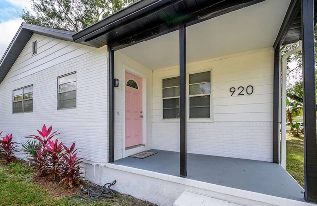 Riverside Heights home with detached guest house.