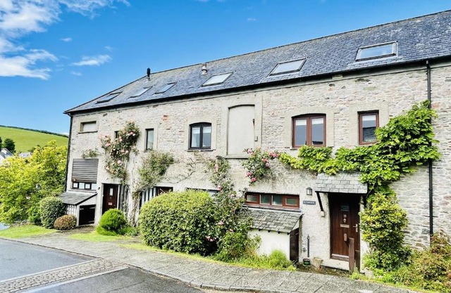 Riverview - Family river retreat a short walk from the quay