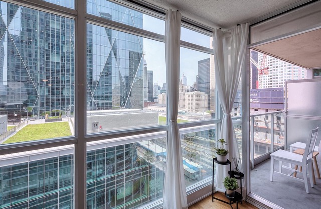 Rivetstays - The Yonge Grand Suites