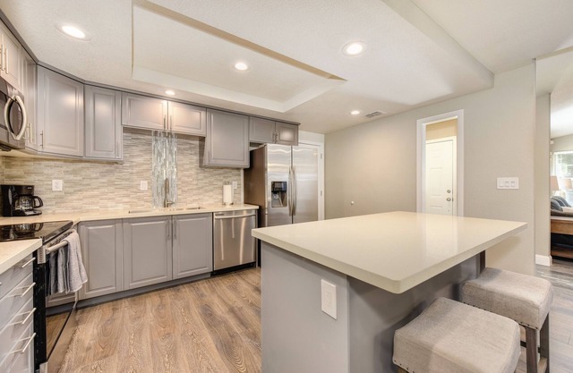 Riviera Silver Home in the Pocket Area Downtown Zoo Airport Sleep Train Arena