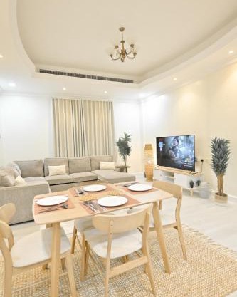 RJ's - Beautiful 3 Bedroom Apartment
