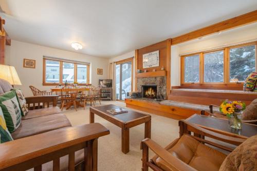 RMR: Columbine 1011 Condo in The AspensWilsonWY