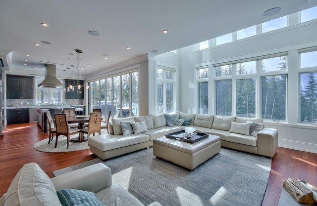 RMR: Luxury Ski-in/out Mountain-side 4 Bedroom Home (Sleeps 10).