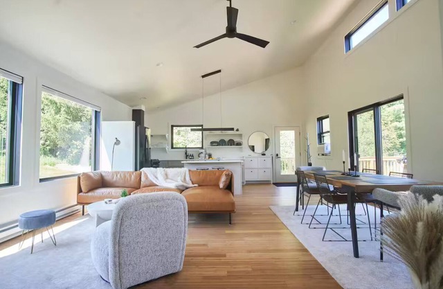 Ro House - A Modern Cabin w/Hot Tub!