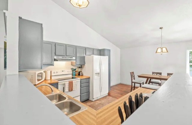 Roadmap Lodging: Franciscan House by Greenwood Park Mall