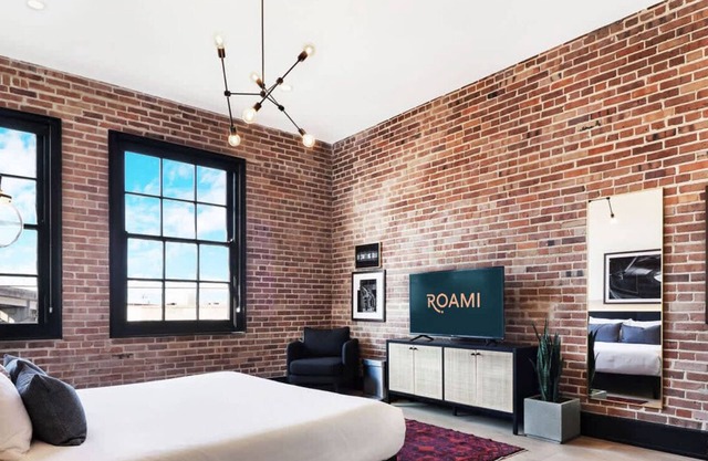 Roami at The Lola | Convention Center | Suite