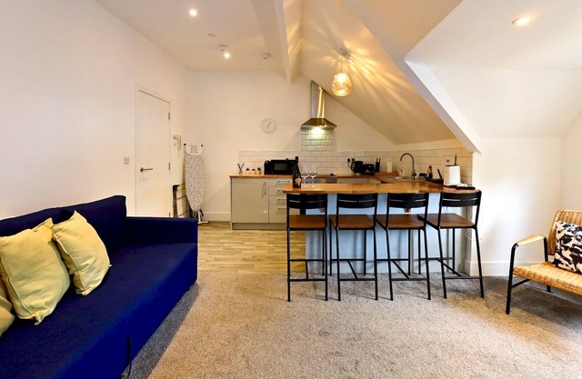 Roath - Modern Flat Near City Centre W/Parking | Pass the Keys