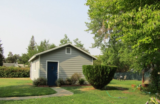 Robin's Nest-1 Bedroom Garden Cottage in Fair Oaks