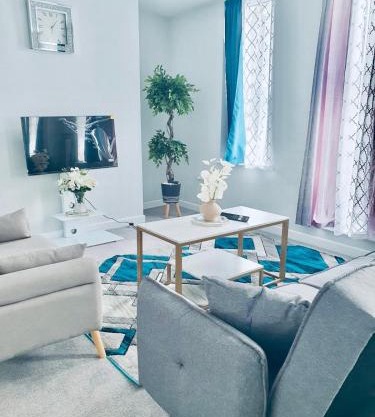 Rochester Castle, 2 Bed Modern Apartment