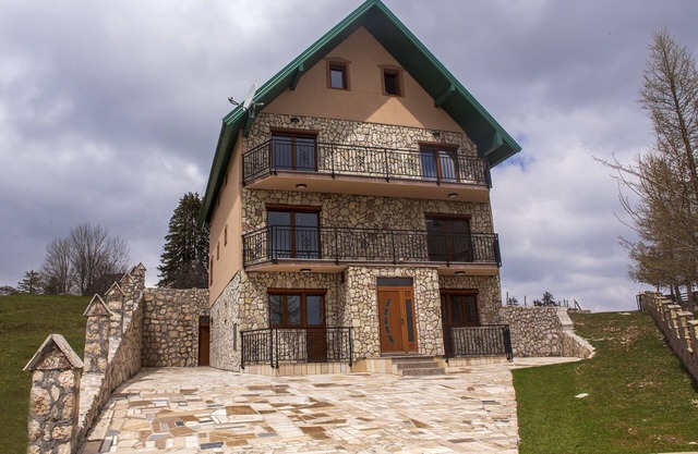 Rocky Mountain Triple Room