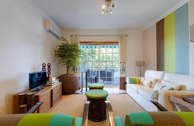 ROJA PÉ - Elegante apartamento T2 com AC perto do Pine Cliffs