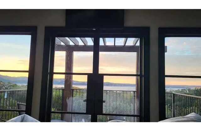 Rolling Hills with Lake Travis Views, 6 bedrooms, 4 balconies