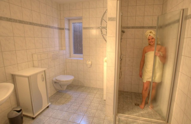 Rollstuhlfahrergeeignete 90qm Ferienwohnung mit Balkon und Terrasse, viele Freizeitangebote, kostenfreies WLAN