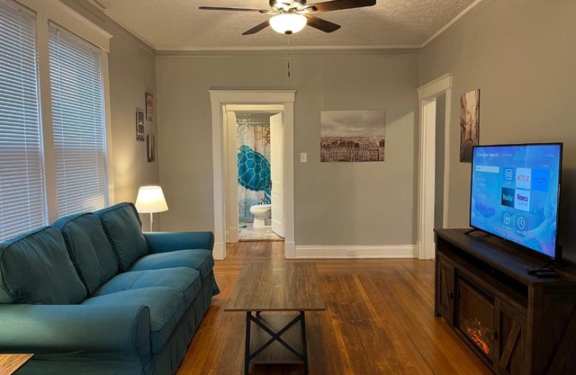 Rolston 1, One Bedroom Unit near Xavier Downtown