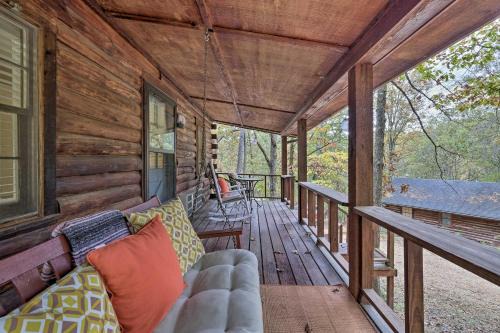 Romantic Eureka Springs Cabin with Fireplace!