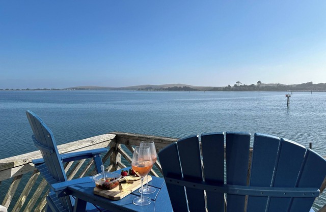 Romantic King Bed Studio ~ STUNNING VIEWS Bodega Bay - Perched over the water!