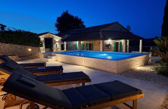 Romantic stone house for a relaxing holiday