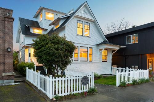 Roof Top Deck Near the Beach Dog Friendly