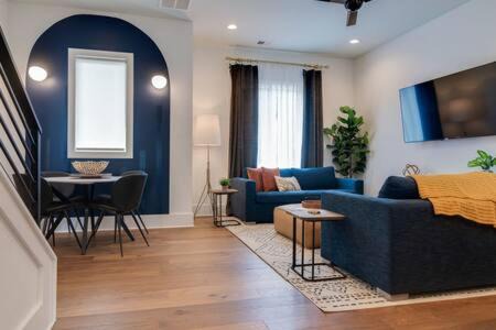 Rooftop Retreat Close to Downtown