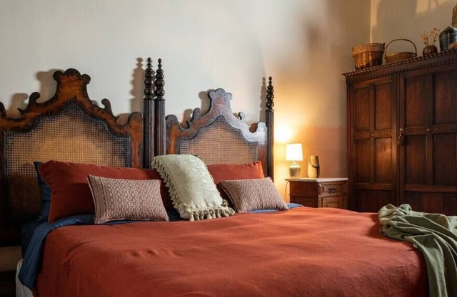 Room 2 - Rosy's Room - Beard and Lady Inn