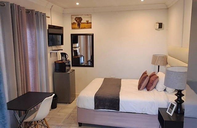 Room 3 - Sleeps 2 with Private Bathroom