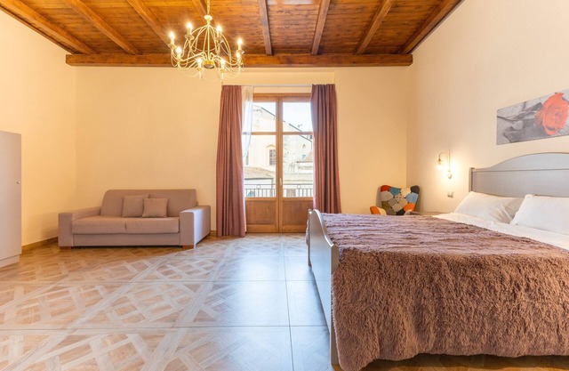 Room 'Al Duomo - Camera King Superior' with Shared Terrace, Wi-Fi and Air Conditioning
