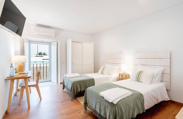 Room 'Familiar' with Shared Pool, Wi-Fi and Air Conditioning