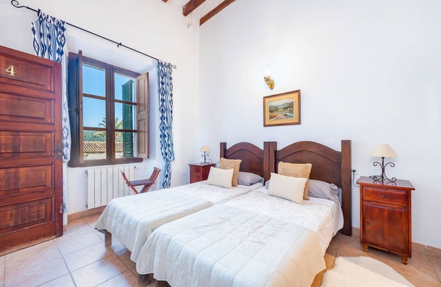 Room 'Habitación 4' with Mountain View, Shared Pool and Wi-Fi