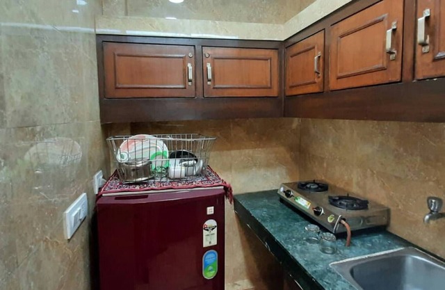 Room in Guest Room - Posh S Delhi Foreigners Area, Lajpat Nagar