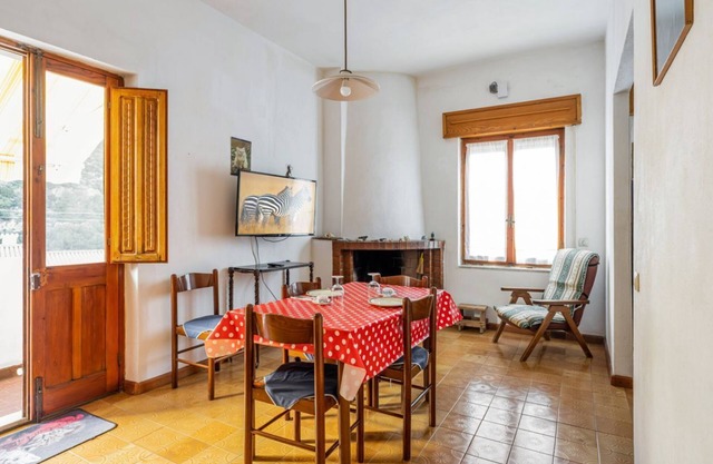 Roomy apartment of 70 sqm located on the first floor (stairs to access), can comfortably accommodate 6 people.The accommodation is located in Buggerru, just 13 minutes walk from Buggerru Beach and 8km from Cala Domestica Beach, the area is served by all