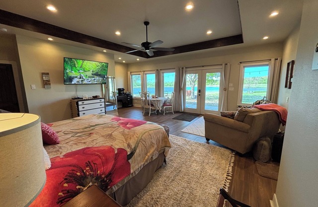 Roomy Master Suite - Perfect for 2-3 adults OR 2 adults 1 child, min age 8 yrs