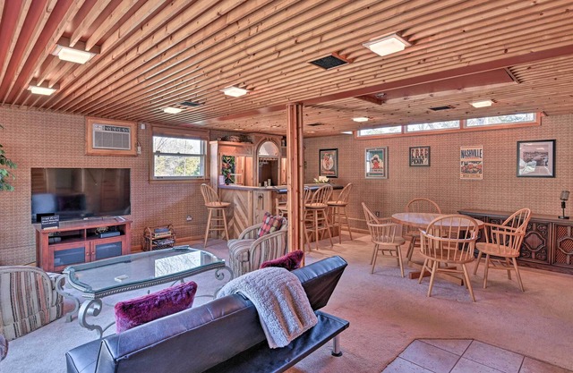 Roomy Nashville Getaway on Percy Priest Lake!