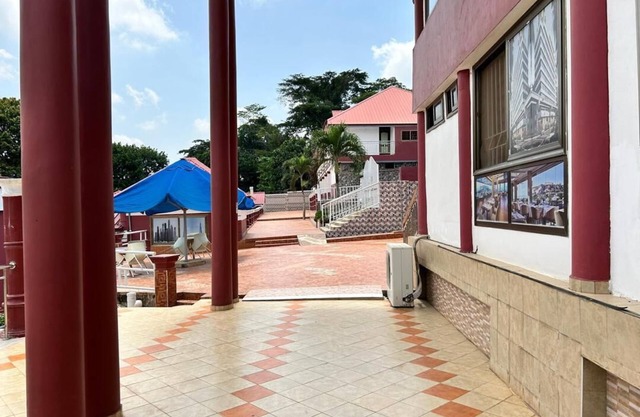 Royal Lee's Hotel