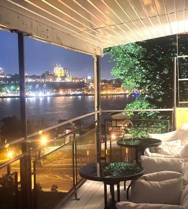 Royal View Frontenac Balconies 6 bedrooms 15 guests