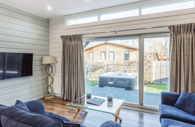 Roydon Two Bedroom Lodge with Hot Tub (Pet)