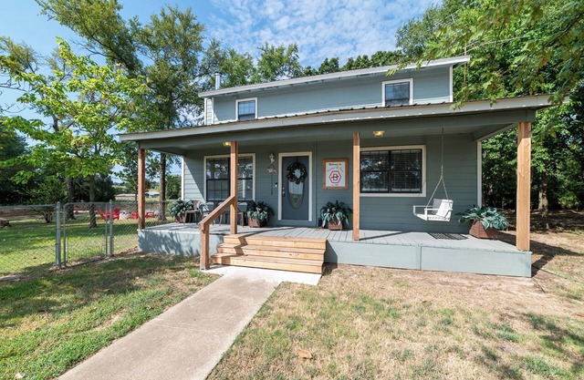 Running B Farm "Pond - Pickle - Relax - Repeat!" On 6 Private Acres!