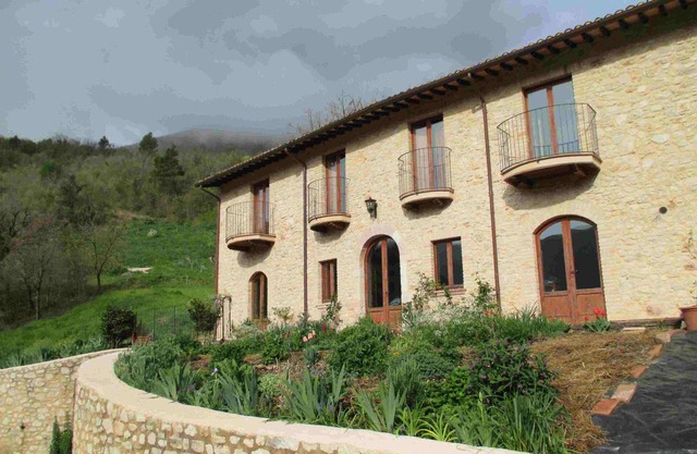 Rural farm-stay in restored villa on working organic farm. Kid friendly!