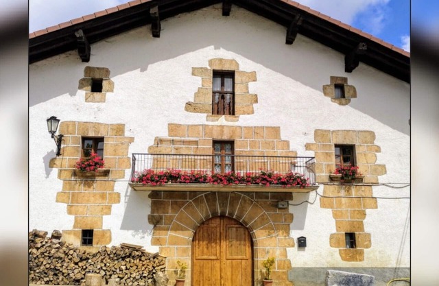 Rural house of complete rent, with capacity of 14 +2 people.