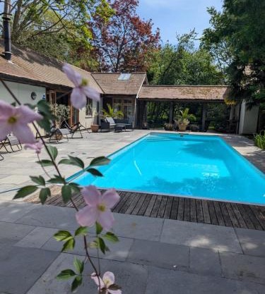 Rural Studio with Shared Pool, Large Gardens & Tennis, Dog Friendly! Chichester Holiday Properties