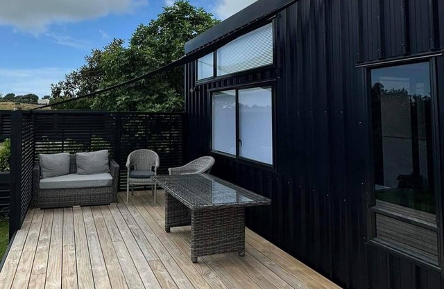 Rural Tiny home retreat very close to town