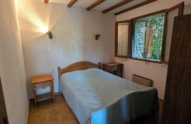 Rustic apartment with terrace and nature view close to Vaison-la-Romaine