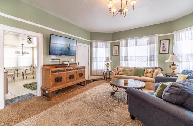 Rustic 2-Bedroom walking distance to Downtown