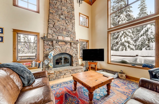 Rustic cabin by the lake & skiing with private sauna & game room - dog-friendly