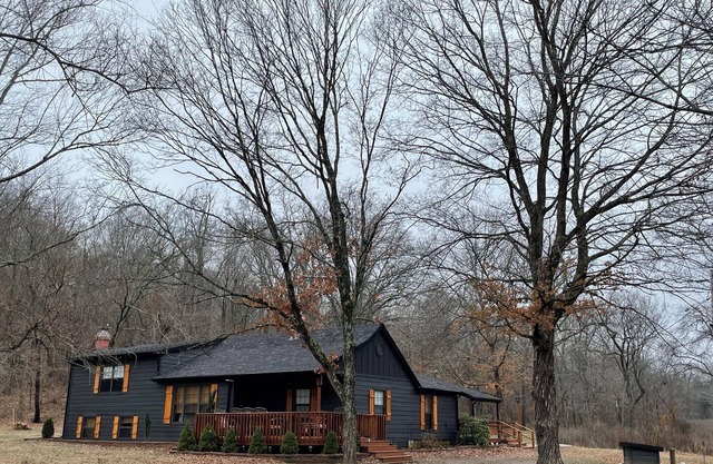 Rustic Cabin in Hunters' Paradise!