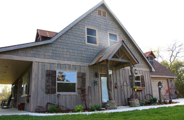 Rustic Cabin on 40 Acre Working Cattle Ranch ~Wineries Hiking Family friendly~