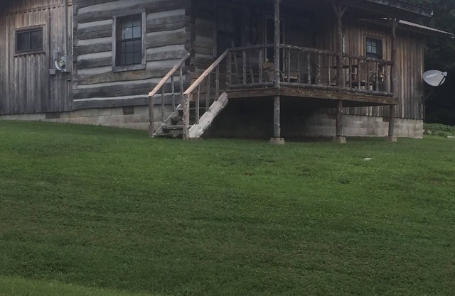 Rustic cabin over looking Cordell Hull Lake