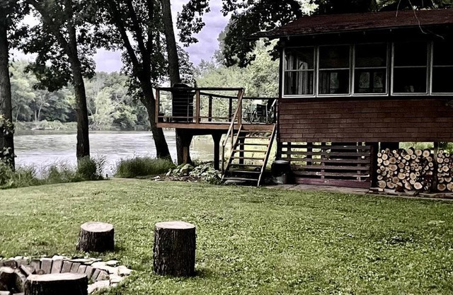 Rustic Cabin River Retreat!