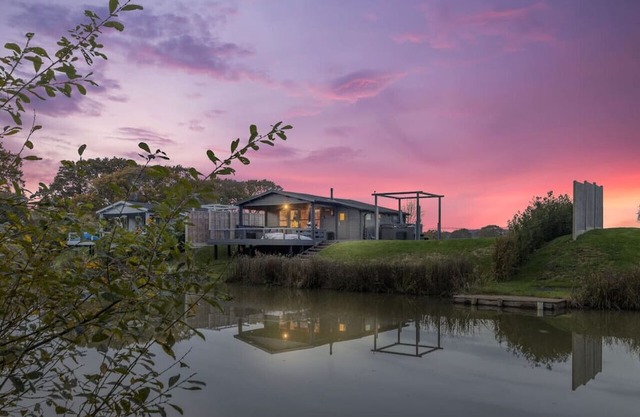 Rustic Charm - New Lake Cabin Retreat with Hot Tub