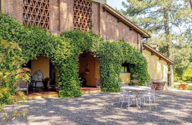 Rustic Charming Villa w/Pool/AC/Wifi- Minutes to Florence Center- Views Galore!