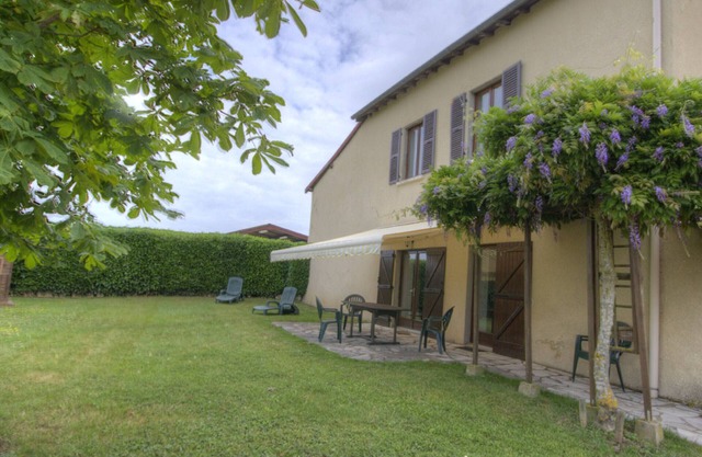 Rustic cottage with wifi, pets allowed